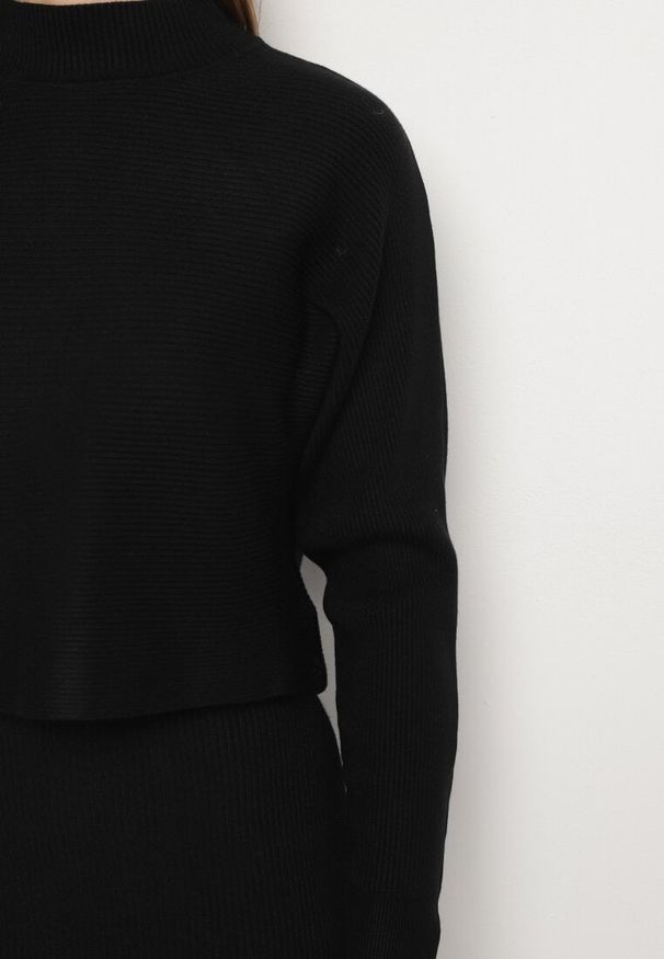 Born2be - Czarny Dzianinowy Komplet Półgolf o Fasonie Nietoperza i Sukienka Mini bez Rękawów Belarose. Kolor: czarny. Materiał: dzianina