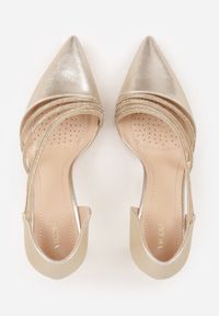 Renee - Złote Szpilki VICES z Ozdobnymi Paseczkami z Cyrkoniami w Eleganckim Stylu Jaenlith. Kolor: złoty. Materiał: satyna. Obcas: na szpilce. Styl: elegancki #5