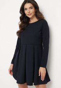 Born2be - Granatowa Elegancka Sukienka o Rozkloszowanym Kroju Temitonia. Kolor: niebieski. Długość rękawa: długi rękaw. Styl: elegancki #1