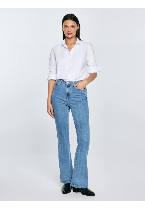 Big-Star - Jeansy damskie z rozszerzaną nogawką jasnoniebieskie Clara Flare 158. Okazja: na co dzień. Kolor: niebieski. Styl: retro, elegancki, klasyczny, casual