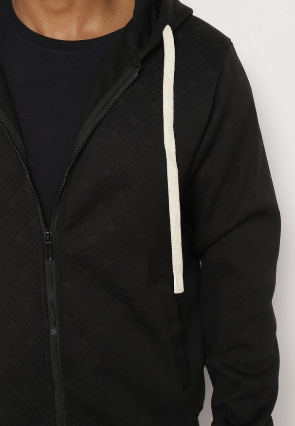 Born2be - Czarna Rozpinana Bluza z Bawełną Kapturem i Ściągaczami Corira. Okazja: na co dzień. Kolor: czarny. Materiał: bawełna. Wzór: aplikacja. Styl: casual, klasyczny