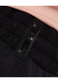MONCLER - Czarne spodnie z kieszeniami. Kolor: czarny. Materiał: nylon