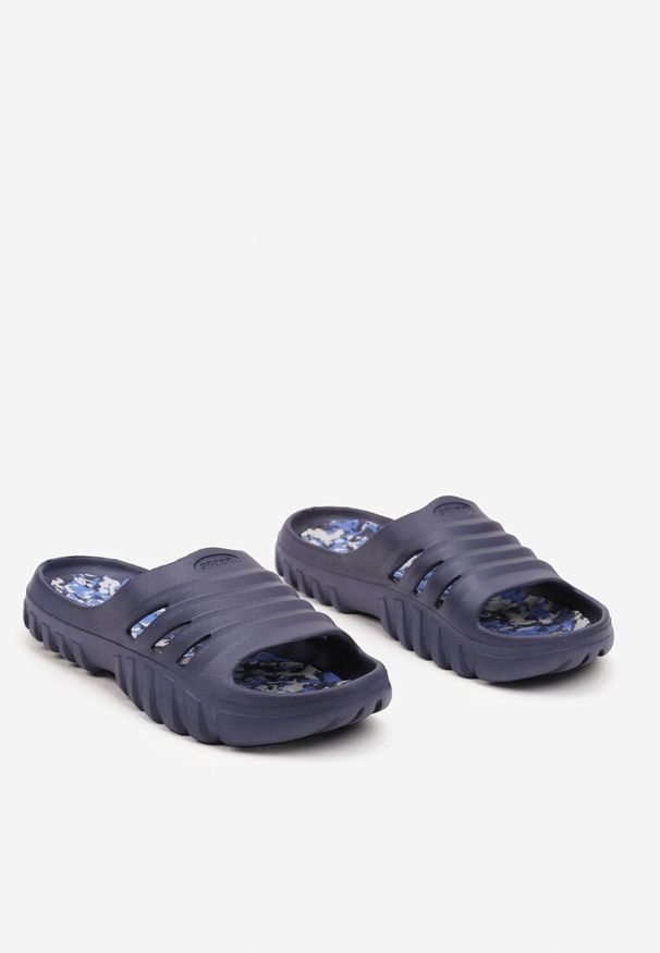 Born2be - Granatowe Płaskie Klapki z Pianki z Tłoczoną Cholewką i Wycięciami Testalie. Okazja: na co dzień. Kolor: niebieski. Materiał: len, bawełna. Styl: casual