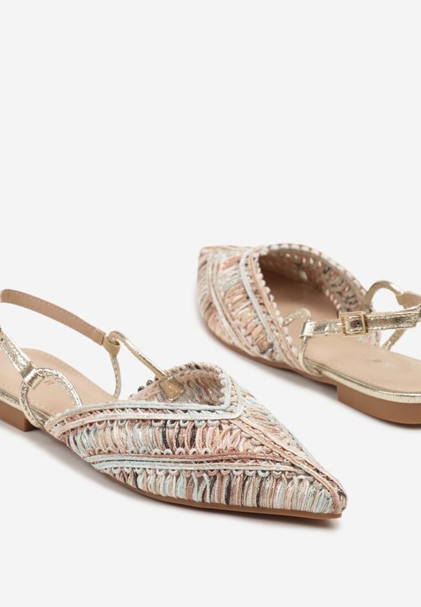 Renee - Ciemnobeżowe Sandały Typu Slingback z Metaliczną Nicią i Plecioną Cholewką Nilavalia. Okazja: na co dzień. Zapięcie: sprzączka. Kolor: beżowy. Styl: elegancki, casual