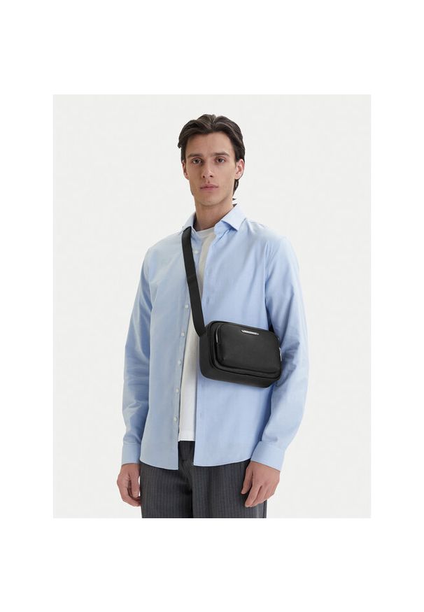 Saszetka Armani Exchange. Kolor: czarny