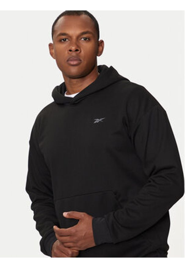 Reebok Bluza Strength Hoodie 100070728 Czarny Regular Fit. Kolor: czarny. Materiał: syntetyk