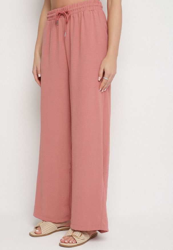 Born2be - Ciemnoróżowy Komplet z Wiskozą Koszulka z Krótkim Rękawem i Luźne Spodnie na Gumce z Kieszniami Efraline. Kolor: różowy. Materiał: wiskoza