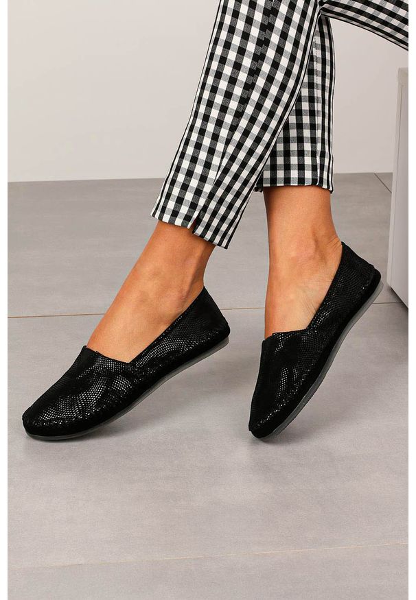 Filippo - Czarne półbuty filippo slip on skórzane dp031/20bk. Zapięcie: bez zapięcia. Kolor: czarny. Materiał: skóra