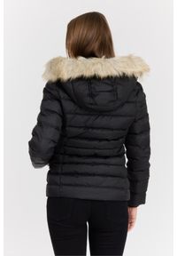 Tommy Jeans - TOMMY JEANS Czarna damska kurtka z futrem, Rozmiar M. Kolor: czarny. Materiał: futro. Długość rękawa: długi rękaw. Długość: długie. Wzór: bez wzorów. Styl: elegancki #7
