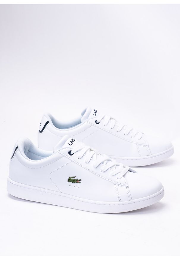 Sneakersy męskie białe Lacoste Carnaby BL21 741SMA0002-042. Kolor: biały. Materiał: dzianina. Sezon: lato. Sport: bieganie