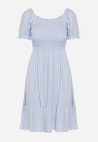 Born2be - Jasnoniebieska Sukienka z Bawełny z Elastycznym Dekoltem i Falbanką Loridia. Okazja: na co dzień. Kolor: niebieski. Materiał: bawełna. Długość rękawa: krótki rękaw. Typ sukienki: proste. Styl: wizytowy, klasyczny, casual, elegancki #7