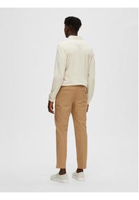 Selected Homme Spodnie materiałowe 16085270 Brązowy Slim Fit. Kolor: brązowy. Materiał: materiał