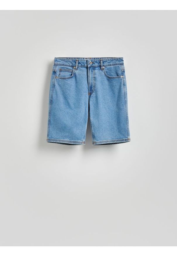 Reserved - Jeansowe szorty regular - niebieski. Kolor: niebieski. Materiał: jeans