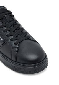Emporio Armani Sneakersy EM003701 AF18017 MC005 Czarny. Kolor: czarny. Materiał: skóra