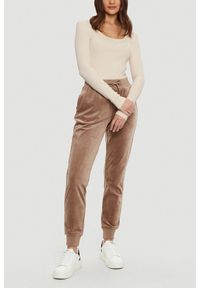 Guess - GUESS Beżowy damski longsleeve Colette, Rozmiar M. Kolor: beżowy. Długość rękawa: długi rękaw #4