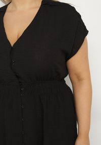 Born2be - Czarna Lniana Sukienka o Rozkloszowanym Kroju z Gumką w Talii Ageronna. Okazja: na co dzień. Typ kołnierza: dekolt w kształcie V. Kolor: czarny. Materiał: len. Długość rękawa: krótki rękaw. Sezon: lato. Typ sukienki: rozkloszowane. Styl: klasyczny, casual, elegancki #6