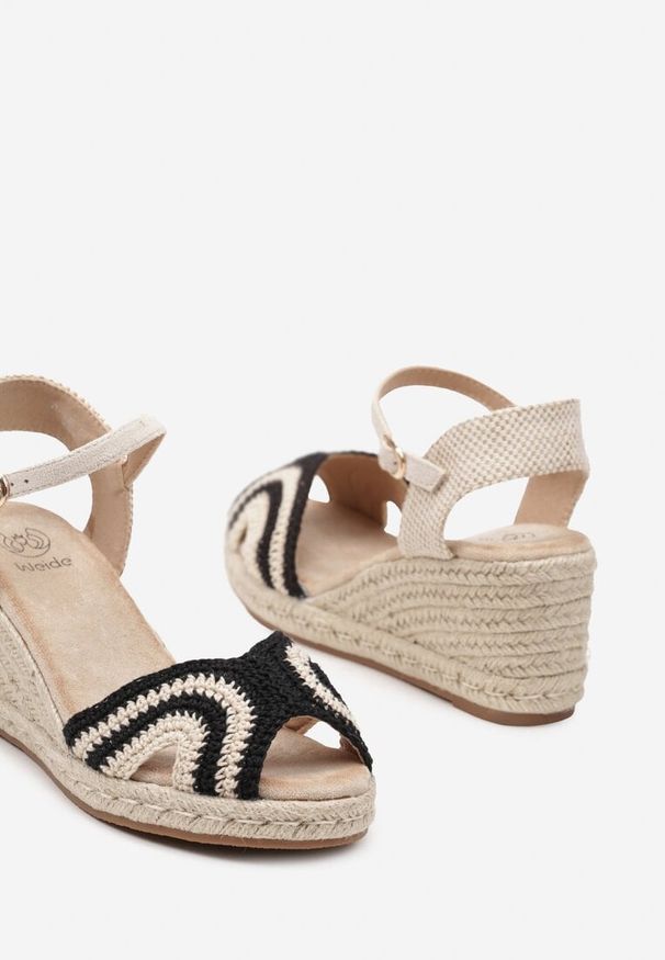 Born2be - Czarno-Beżowe Sandały Espadryle z Plecionką Przy Nosku i na Koturnie Timaella. Okazja: na co dzień. Nosek buta: otwarty. Zapięcie: sprzączka. Kolor: czarny. Materiał: materiał. Sezon: lato. Obcas: na koturnie. Styl: casual, elegancki, klasyczny. Wysokość obcasa: średni