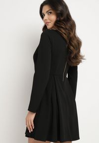 Born2be - Czarna Elegancka Sukienka o Rozkloszowanym Kroju Temitonia. Kolor: czarny. Długość rękawa: długi rękaw. Styl: elegancki #7