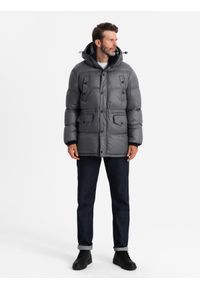 Ombre Clothing - Długa kurtka męska puffer z zapinanymi kieszeniami – grafitowa V1. Kolor: szary. Materiał: poliester, materiał, polar, syntetyk, nylon. Długość: długie. Wzór: aplikacja #5