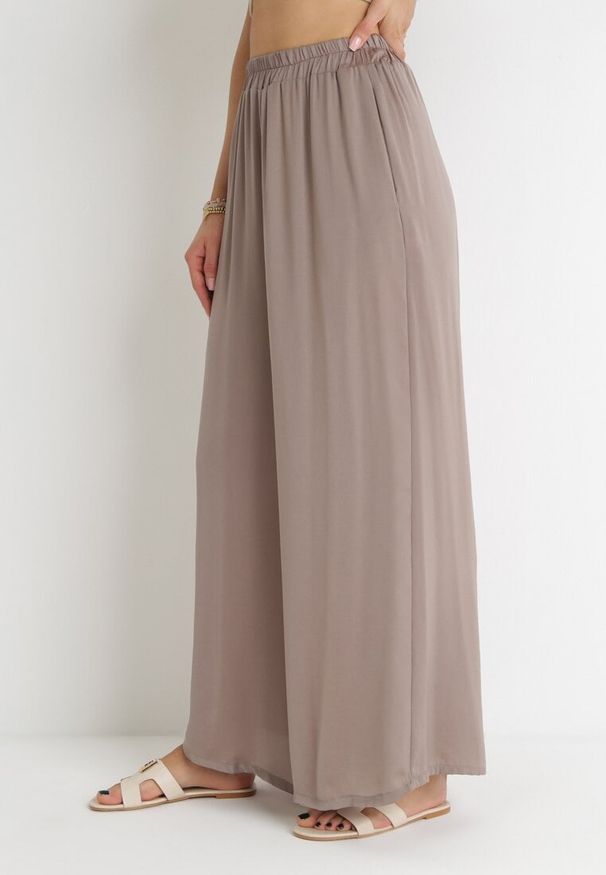 Born2be - Ciemnobeżowe Szerokie Spodnie z Gumką w Pasie Agate. Kolor: beżowy. Materiał: wiskoza