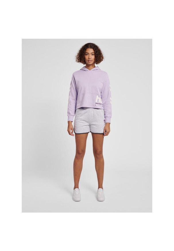 Damska bluza z kapturem crop Hummel LGC Yoko. Typ kołnierza: kaptur. Kolor: wielokolorowy, fioletowy, różowy. Materiał: dresówka. Sport: fitness