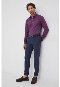Calvin Klein Koszula męska kolor fioletowy slim z kołnierzykiem klasycznym. Typ kołnierza: kołnierzyk klasyczny. Kolor: fioletowy. Materiał: tkanina. Styl: klasyczny