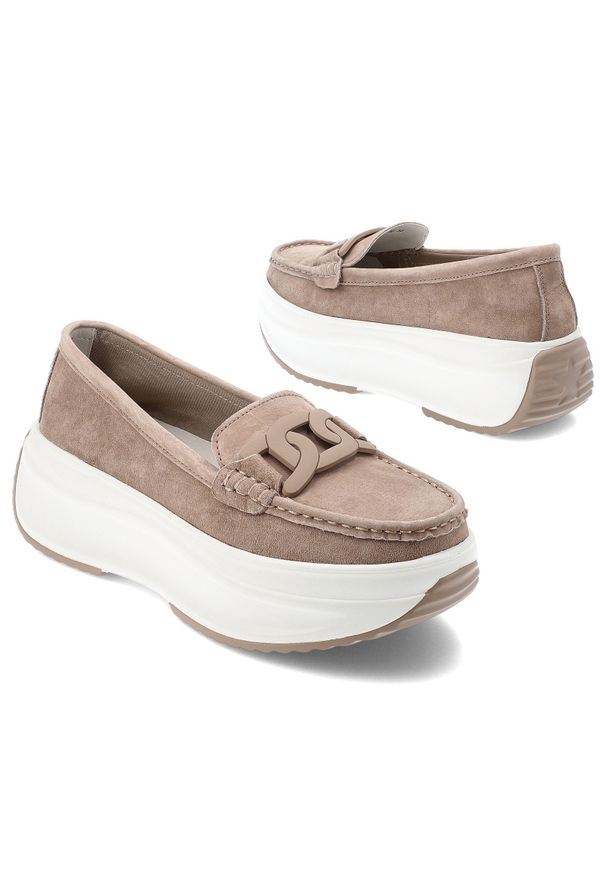 Beżowe Półbuty Filippo Stylowe Obuwie Damskie Na Platformie. Okazja: na co dzień. Kolor: beżowy. Materiał: zamsz. Szerokość cholewki: normalna. Obcas: na platformie. Styl: elegancki