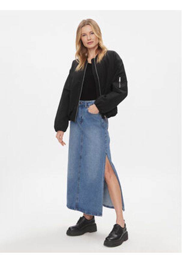 Vero Moda Kurtka bomber Barcelona 10300839 Czarny Regular Fit. Kolor: czarny. Materiał: syntetyk