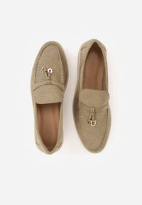 Renee - Jasnozielone Mokasyny z Imitacji Zamszu Zdobione Zawieszką i Przeszyciem Aezoris. Okazja: na co dzień. Kolor: zielony. Materiał: zamsz. Wzór: aplikacja. Styl: casual, elegancki #6