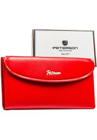 Czerwony, gładki portfel damski ze skóry ekologicznej zamykany na zatrzask magnetyczny - Peterson. Kolor: czerwony. Materiał: skóra ekologiczna. Wzór: gładki #1
