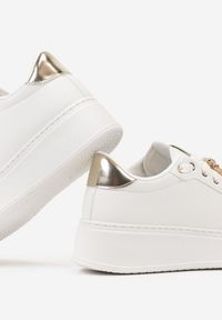 Renee - Biało-Złote Sneakersy na Platformie z Aplikacją w Kształcie Misia Desivia. Zapięcie: sznurówki. Kolor: biały. Materiał: jeans. Wzór: aplikacja. Obcas: na platformie #4