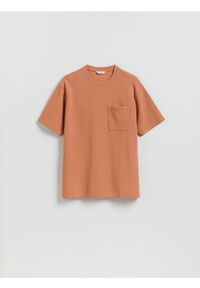 Reserved - Strukturalny t-shirt comfort fit - miedziany. Kolor: brązowy. Materiał: dzianina, bawełna #1