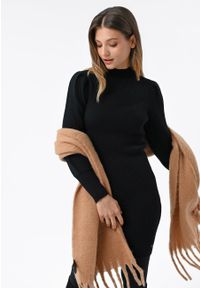 Volcano - Prążkowana, dzianinowa sukienka G-NESCA. Kolor: czarny. Materiał: prążkowany, dzianina. Wzór: prążki. Typ sukienki: dopasowane. Styl: klasyczny, elegancki. Długość: mini #1