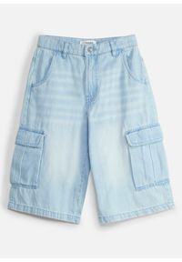 bonprix - Długie bermudy jeansowe z regulowanym pasem, baggy fit. Kolor: niebieski. Długość: długie #1
