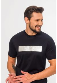 Emporio Armani - EMPORIO ARMANI Granatowy t-shirt męski ze srebrnym logo, Rozmiar S. Kolor: niebieski. Materiał: prążkowany. Wzór: aplikacja #3