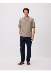 Reserved - Koszula comfort fit z lyocellu - brązowy. Kolor: brązowy. Materiał: tkanina