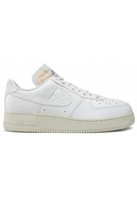 Buty do chodzenia damskie Nike Air Force 1 LO Prm. Zapięcie: sznurówki. Kolor: biały. Materiał: materiał, guma, syntetyk. Szerokość cholewki: normalna. Model: Nike Air Force. Sport: turystyka piesza