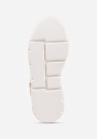 Born2be - Białe Sneakersy Vices na Grubej Podeszwie z Metaliczną Ozdobą Tatorelis. Okazja: na co dzień. Kolor: biały. Materiał: jeans. Wzór: aplikacja #6