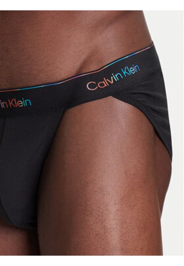 Calvin Klein Underwear Slipy LV00NB4234 Czarny. Kolor: czarny. Materiał: syntetyk