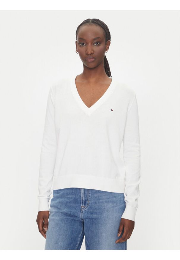 Tommy Jeans Sweter Essential DW0DW19888 Biały Regular Fit. Kolor: biały. Materiał: bawełna