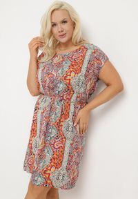 Born2be - Czerwono-Beżowa Wiskozowa Sukienka w Stylu Boho o Pudełkowym Kroju z Materiałowym Paskiem Neteri. Okazja: na co dzień. Kolor: czerwony. Materiał: materiał, wiskoza. Styl: boho