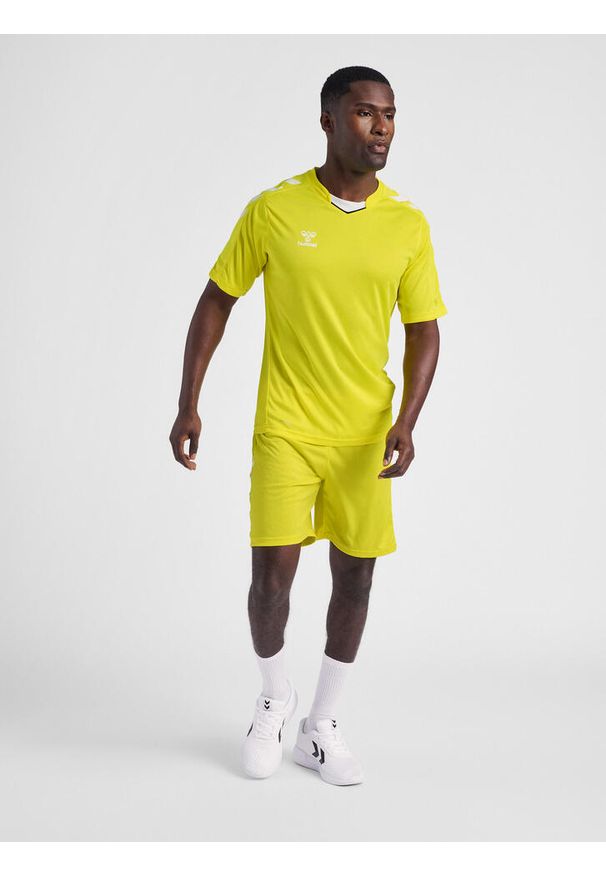 Koszulka piłkarska z krótkim rękawem męska Hummel Core XK Poly Jersey S/S. Kolor: żółty, wielokolorowy, zielony. Materiał: jersey. Długość rękawa: krótki rękaw. Długość: krótkie. Sport: piłka nożna