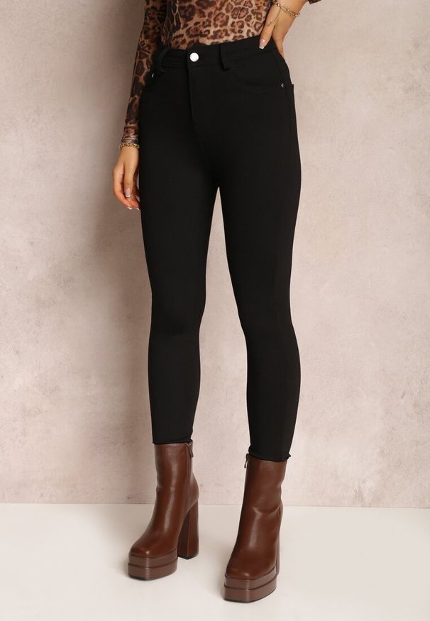 Renee - Czarne Spodnie Skinny Jeriel. Kolor: czarny. Styl: klasyczny