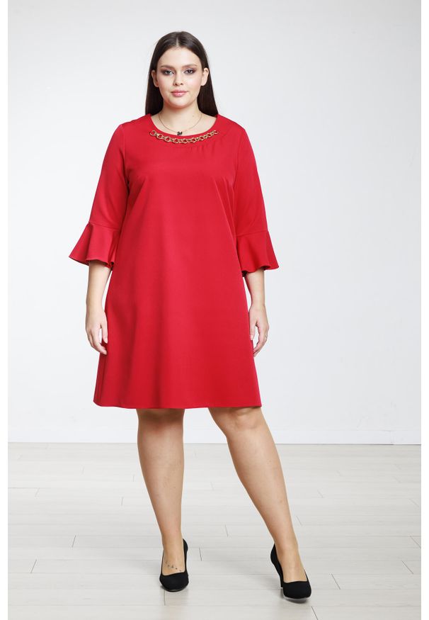 Moda Size Plus Iwanek - Czerwona sukienka Arleta - wyrazista klasyka na każdą okazję PLUS SIZE XXL. Kolekcja: plus size. Kolor: czerwony. Materiał: elastan, tkanina, poliester. Typ sukienki: dla puszystych