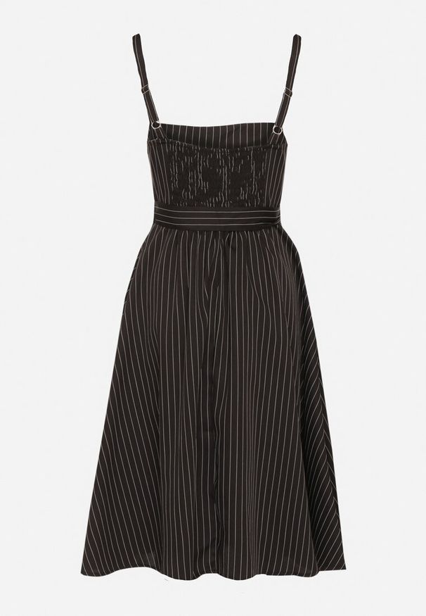 Born2be - Czarna Sukienka z Wiskozą ze Wzorem Pasków Dolereia. Okazja: na co dzień. Kolor: czarny. Materiał: wiskoza. Długość rękawa: na ramiączkach. Styl: casual, klasyczny. Długość: midi