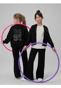 4f - 4F Bluza dresowa loose bez kaptura dziewczęca - czarna 122/128 (6-8 lat). Okazja: na co dzień. Typ kołnierza: bez kaptura. Kolor: czarny. Materiał: dresówka. Wzór: aplikacja. Sezon: lato. Styl: casual #2