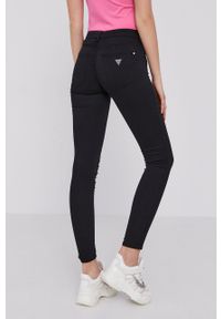Guess Spodnie damskie kolor czarny dopasowane medium waist. Kolor: czarny. Materiał: materiał #3