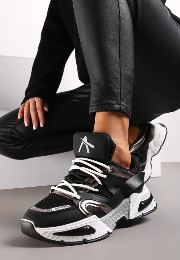 Born2be - Czarne Sneakersy na Grubej Podeszwie z Brokatową Wstawką i Podwójnymi Sznurówkami Ulema. Zapięcie: sznurówki. Kolor: czarny