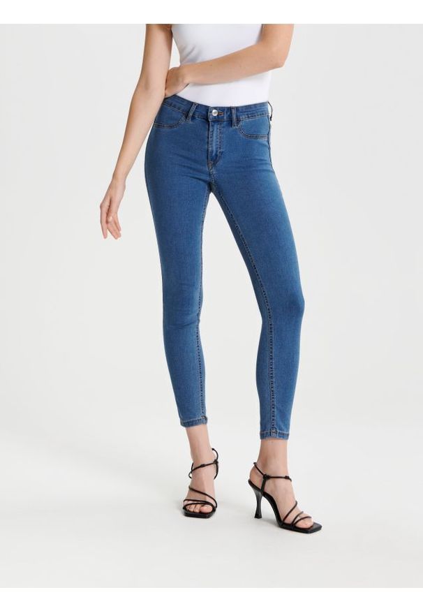 Sinsay - Jeansy skinny mid waist - niebieski. Kolor: niebieski