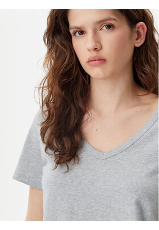 GAP - Gap T-Shirt 740140-01 Szary Regular Fit. Kolor: szary. Materiał: bawełna